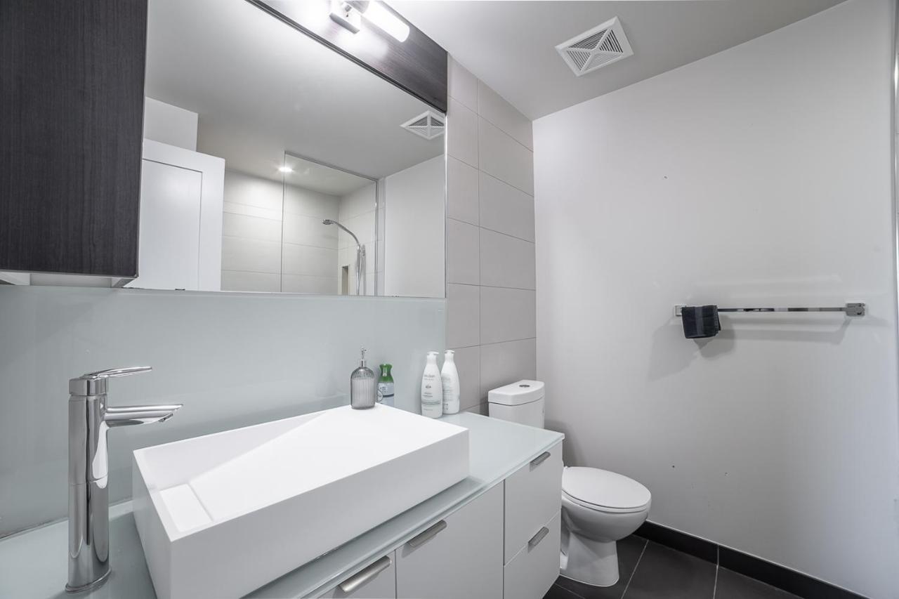 Designer Condo W/ Cn Tower View & Parking Toronto Eksteriør bilde