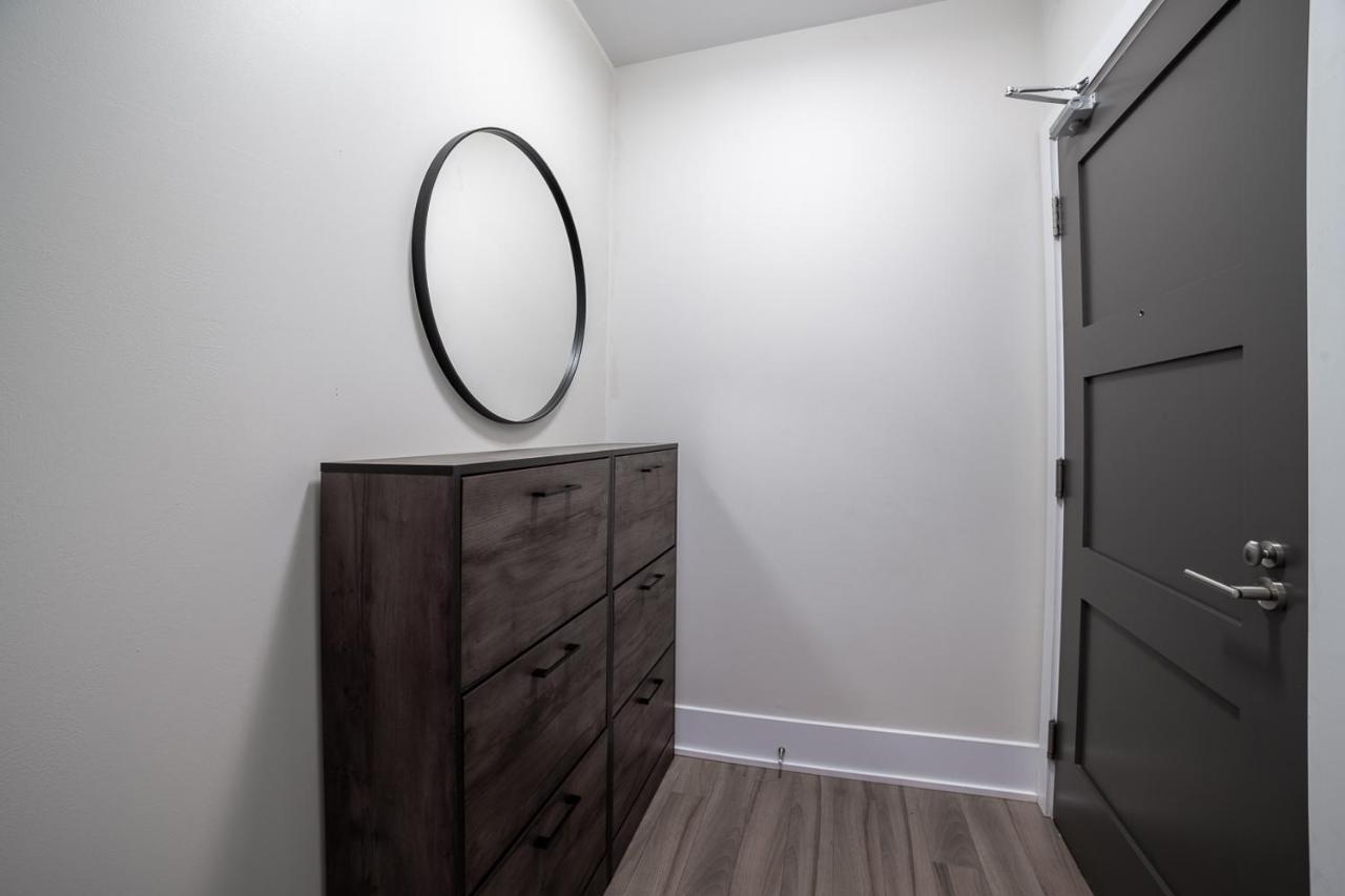 Designer Condo W/ Cn Tower View & Parking Toronto Eksteriør bilde